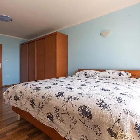 Nice In W/ 1 Bedrooms Hrvatini