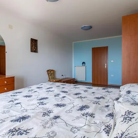 Nice In W/ 1 Bedrooms Apartment *