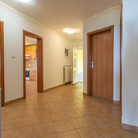 Nice In W/ 1 Bedrooms Apartment