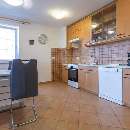 Nice In W/ 1 Bedrooms Apartment *