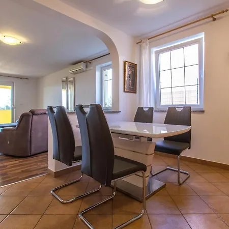 Apartment Nice In W/ 1 Bedrooms