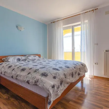 Nice In W/ 1 Bedrooms