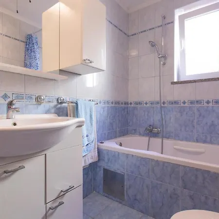 Nice In W/ 1 Bedrooms Apartment Hrvatini