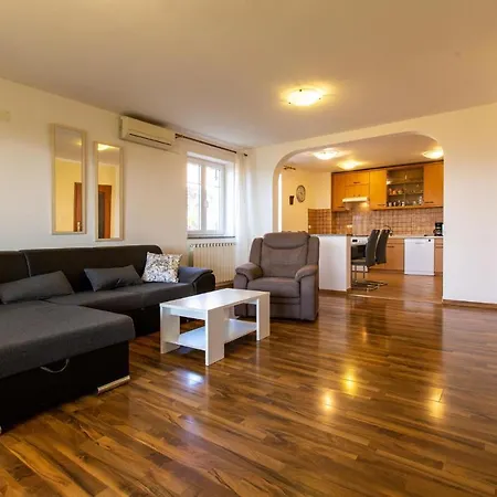 Nice In W/ 1 Bedrooms Apartment *