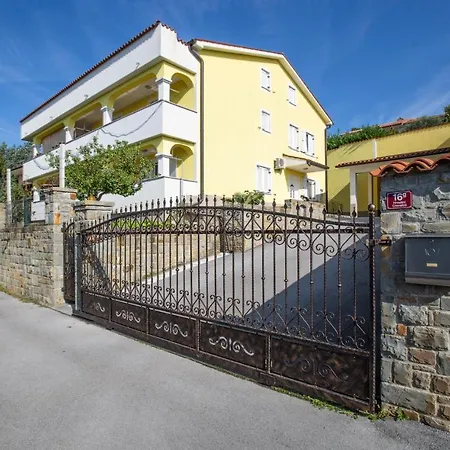 Nice In W/ 1 Bedrooms Apartment *