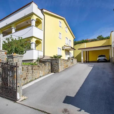 Nice In W/ 1 Bedrooms Apartment Hrvatini